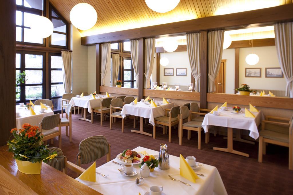 Leine Hotel Патенсен Екстериор снимка