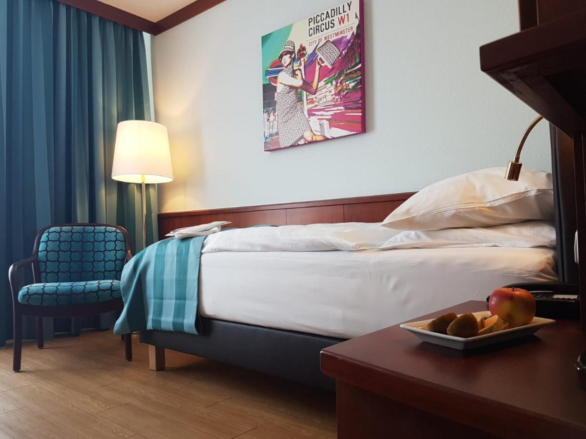 Leine Hotel Патенсен Екстериор снимка