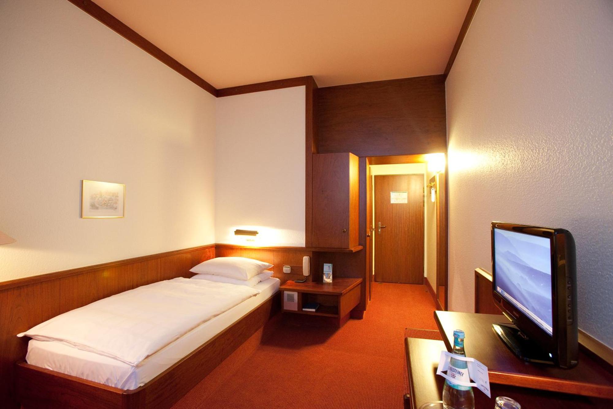 Leine Hotel Патенсен Екстериор снимка