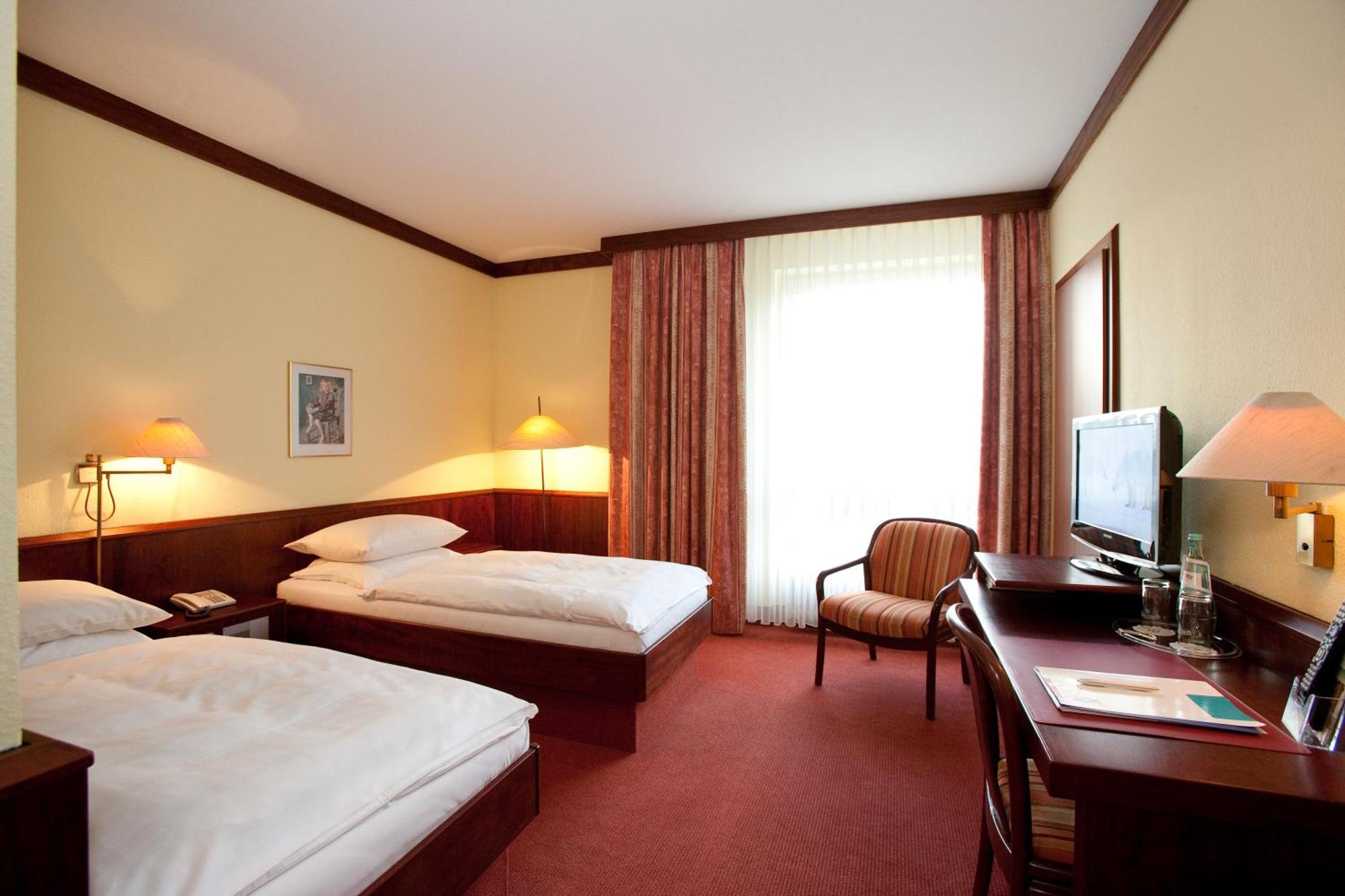 Leine Hotel Патенсен Екстериор снимка
