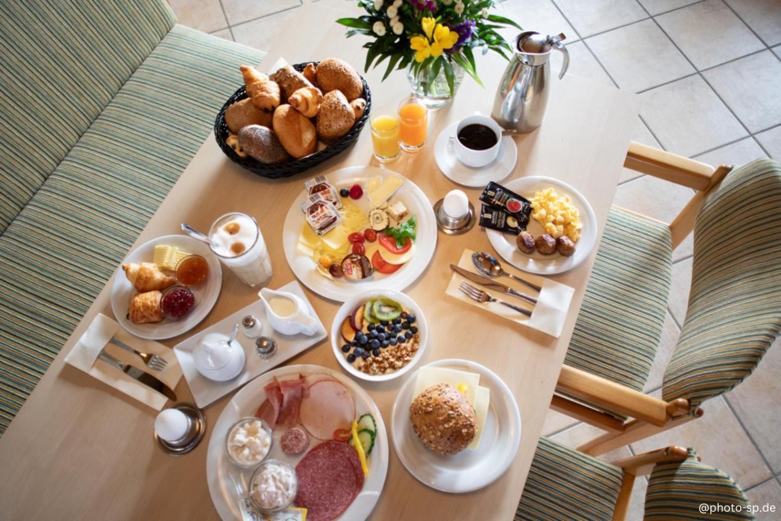 Leine Hotel Патенсен Екстериор снимка