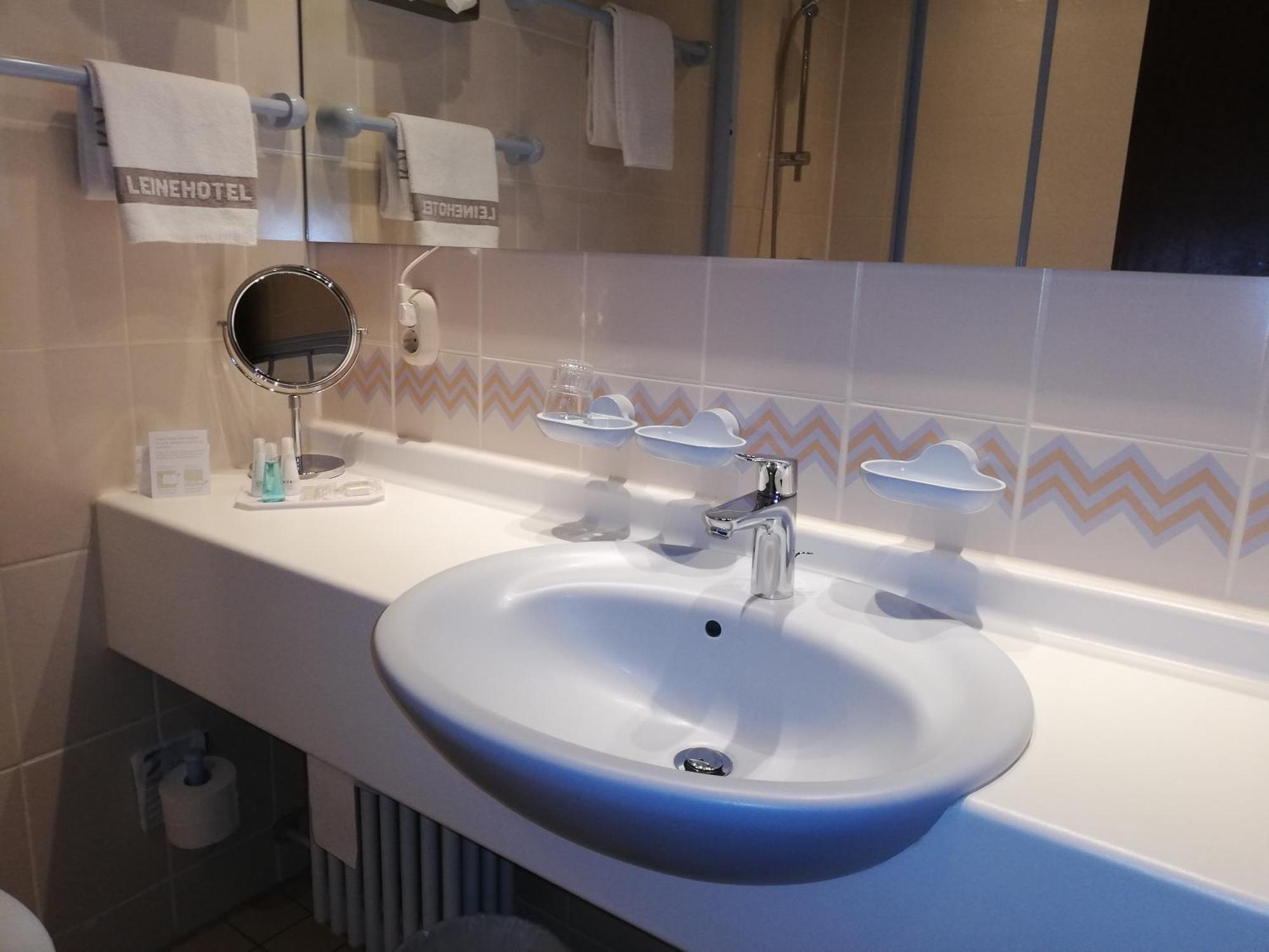 Leine Hotel Патенсен Екстериор снимка