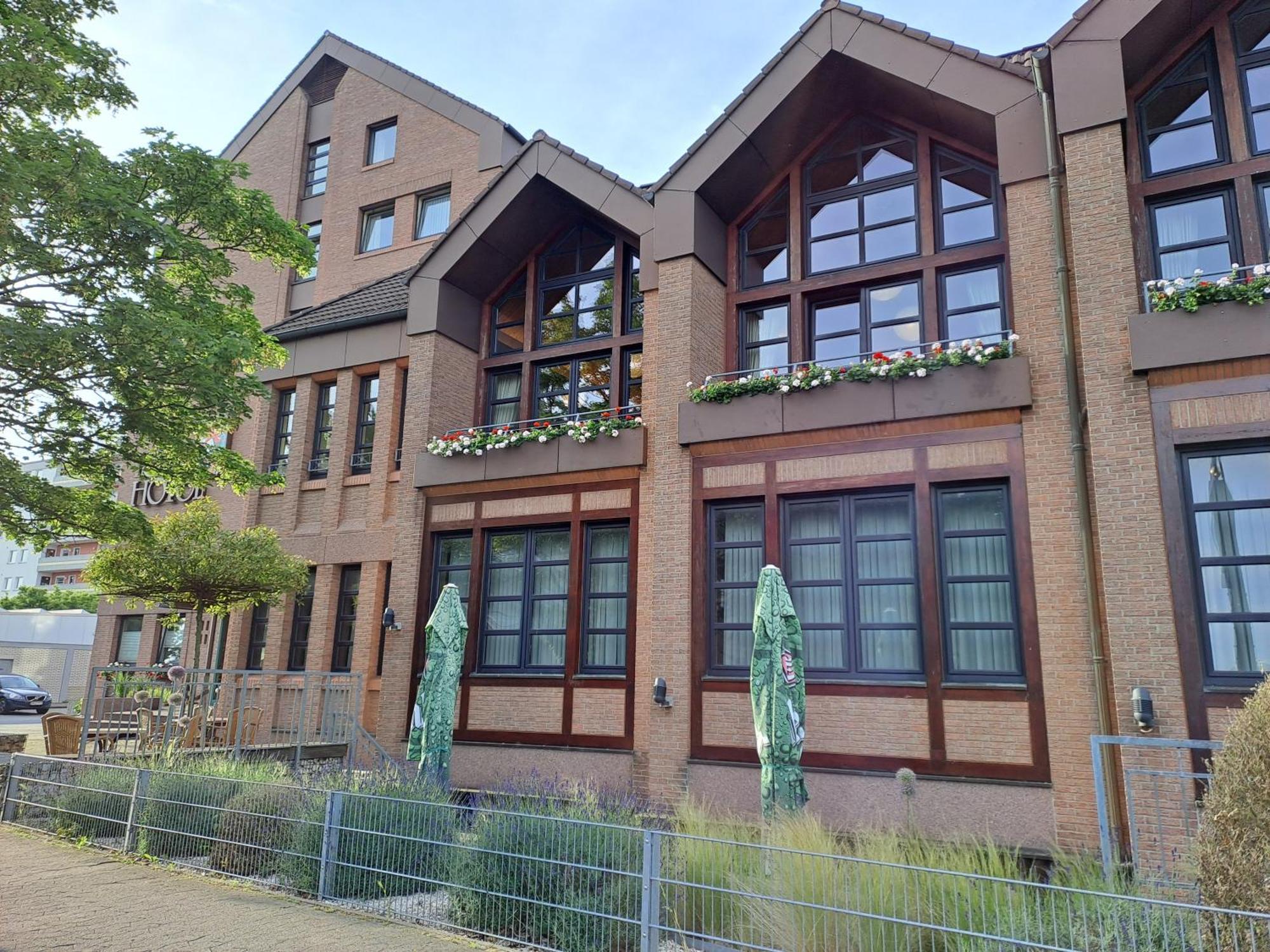 Leine Hotel Патенсен Екстериор снимка