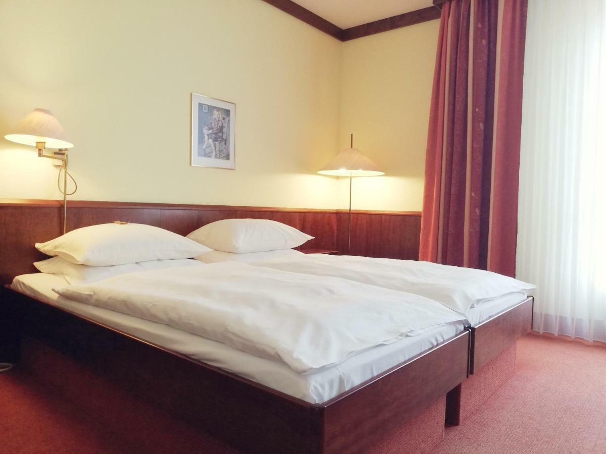 Leine Hotel Патенсен Екстериор снимка